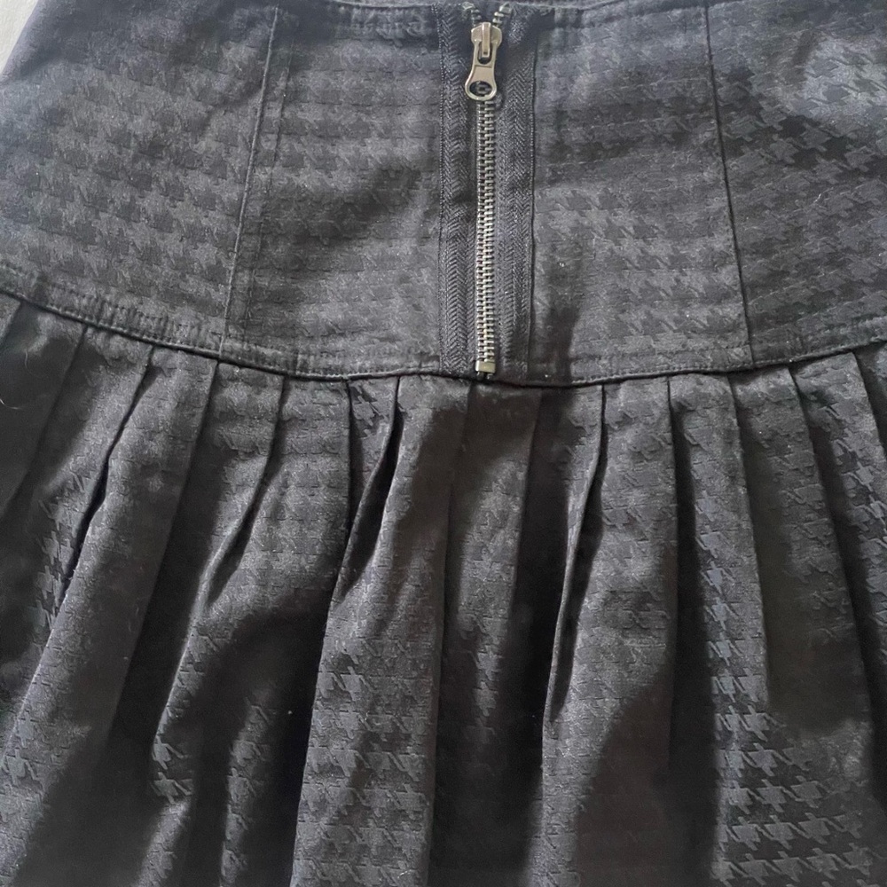 Forever 21 Black and Gray Textured Mini Skirt XS - Picture 6 of 7